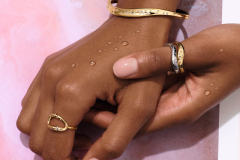 HIGH_CMYK_2026Q2D_platform_summer_go_con_be_essence_hand_image_03_CMYK